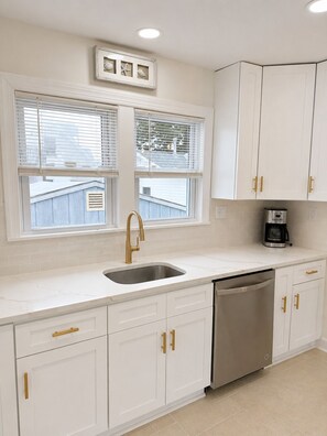 Interior - Cozy Wildwood House, Great Location, Private Parking, Walking distance to beach (Wildwood)
