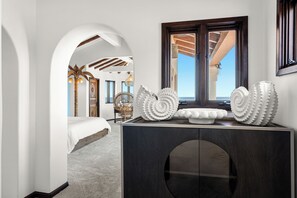 Iron/ironing board, travel cot, WiFi, bed sheets - Luxury 4BR Villa: Vaulted Ceilings + Ocean Views + 6-seat golf cart. (Avalon)