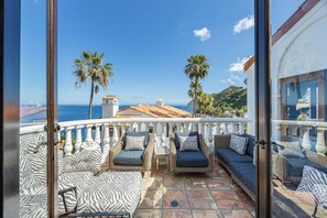 Property grounds - Luxury 4BR Villa: Vaulted Ceilings + Ocean Views + 6-seat golf cart. (Avalon)