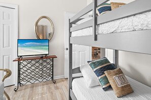 2 bedrooms, iron/ironing board, free WiFi, bed sheets - 🦞Close to Beach | Steps to Pool | 30A Heron's Watch Way 3304☀️ (Santa Rosa Beach)