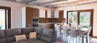 Villa Aura|Exclusive retreat for families and groups