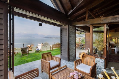 Villa Meraviglia - Four Bedroom Villa, Sleeps 8