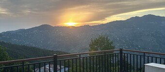 Private 3-bedroom lodge with Kitchen at Bhurban, Murree