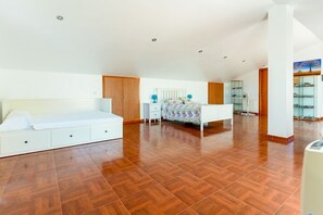 4 Schlafzimmer, Bügeleisen/Bügelbrett, Internetzugang, Bettwäsche