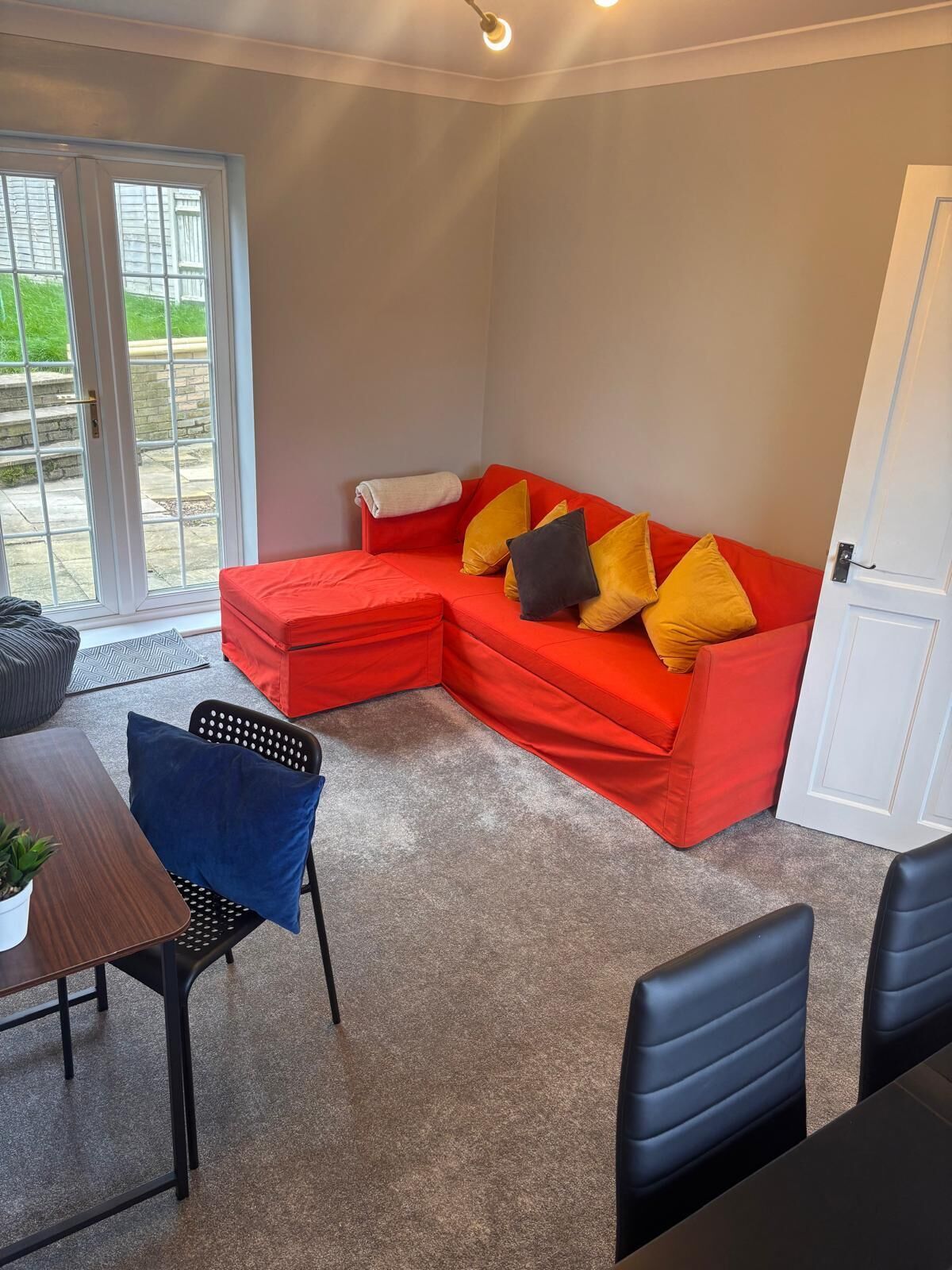 Living room

