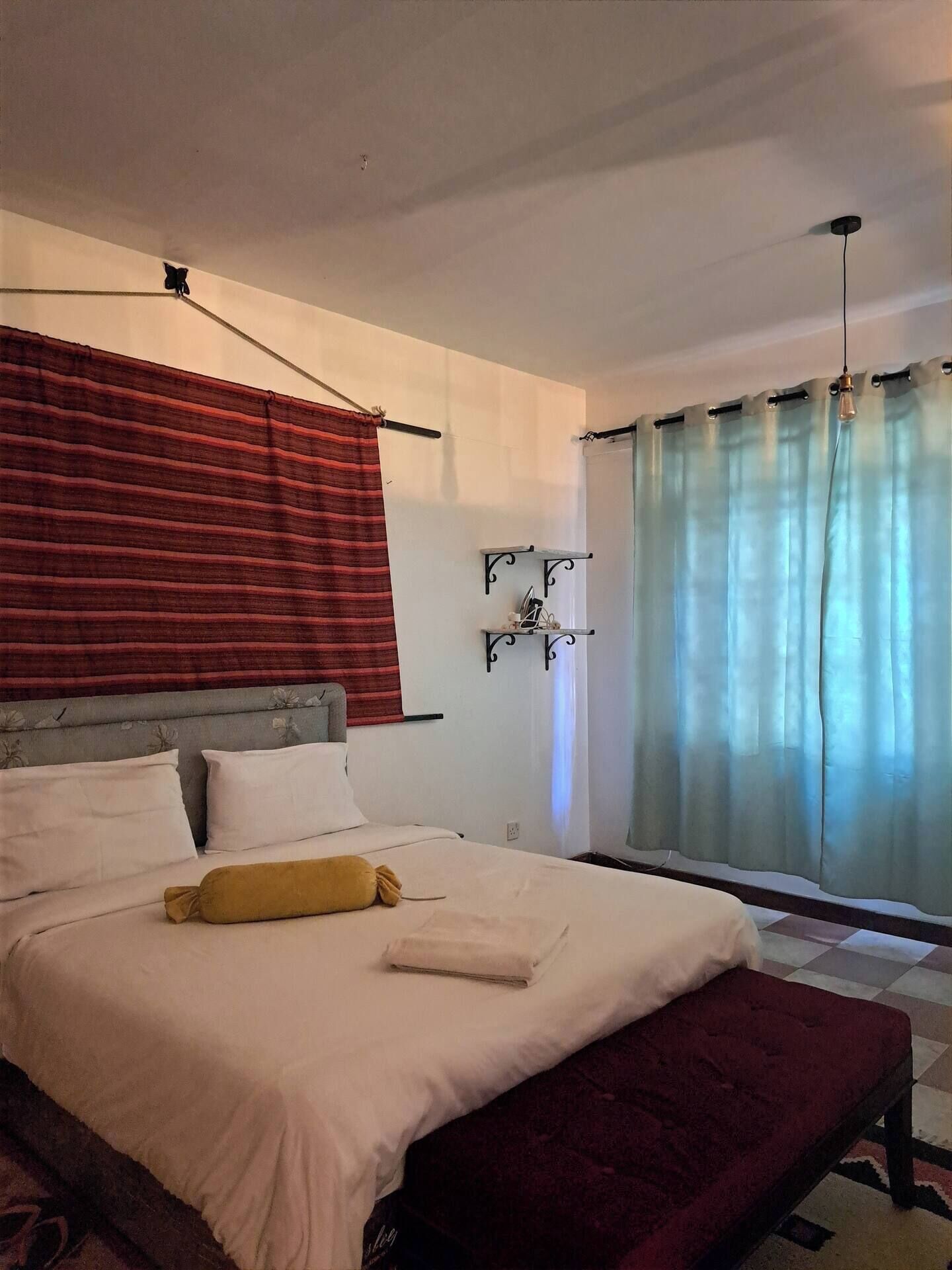 Iron/ironing board, WiFi, bed sheets
