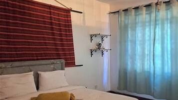 Iron/ironing board, WiFi, bed sheets