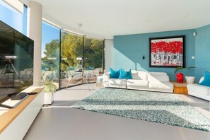 Smart TV - Villa La Palmera I - Six Bedroom Villa, Sleeps 12 (Quint Mar)