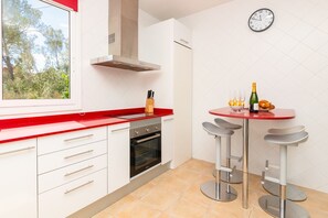 Dishwasher, high chair - Villa Olivia - Five Bedroom Villa, Sleeps 9 (Olivella)