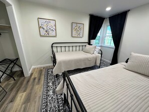 2 habitaciones, tabla de planchar con plancha y wifi gratis 