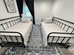 2 bedrooms, desk, iron/ironing board, free WiFi