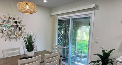 Charming 2BR Cottage - Short walk to Missouri Star & Downtown Hamilton