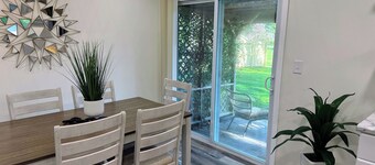 Charming 2BR Cottage - Short walk to Missouri Star & Downtown Hamilton