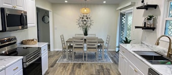 Charming 2BR Cottage - Short walk to Missouri Star & Downtown Hamilton