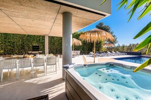 Outdoor dining - Villa Pura Vida - Four Bedroom Villa, Sleeps 10 (Olèrdola)