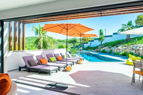 Villa Rueda - Four Bedroom Villa, Sleeps 9