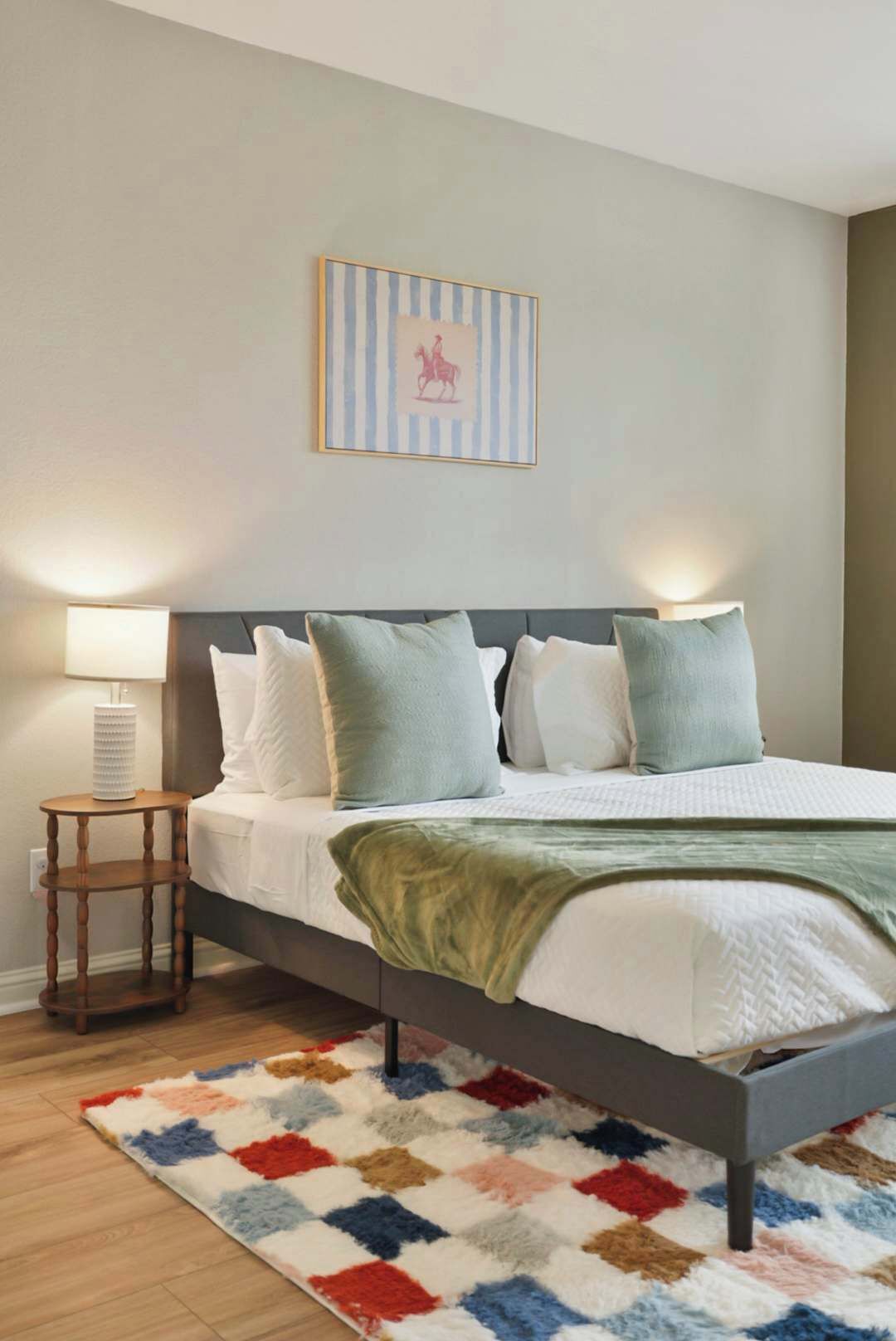 Desk, iron/ironing board, WiFi, bed sheets