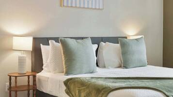 Desk, iron/ironing board, WiFi, bed sheets