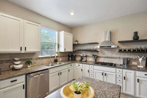 Fridge, microwave, oven, stovetop - Cozy 5BR Getaway Pool  Games Sleeps 18 (Pflugerville)