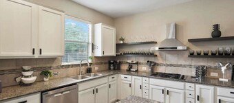 Cozy 5BR Getaway Pool Games Sleeps 18
