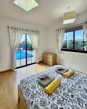 3 chambres, fer et planche à repasser, Wi-Fi gratuit, draps fournis