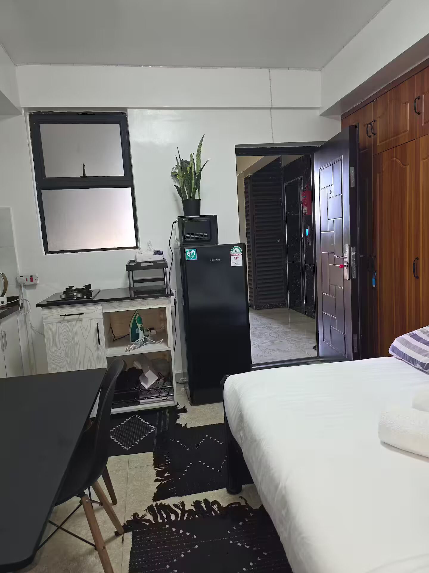 Iron/ironing board, WiFi, bed sheets