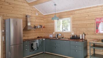 Classic Cabin, 2 Bedrooms, Mountain View | Private kitchen | Full-size fridge, microwave, oven, stovetop
