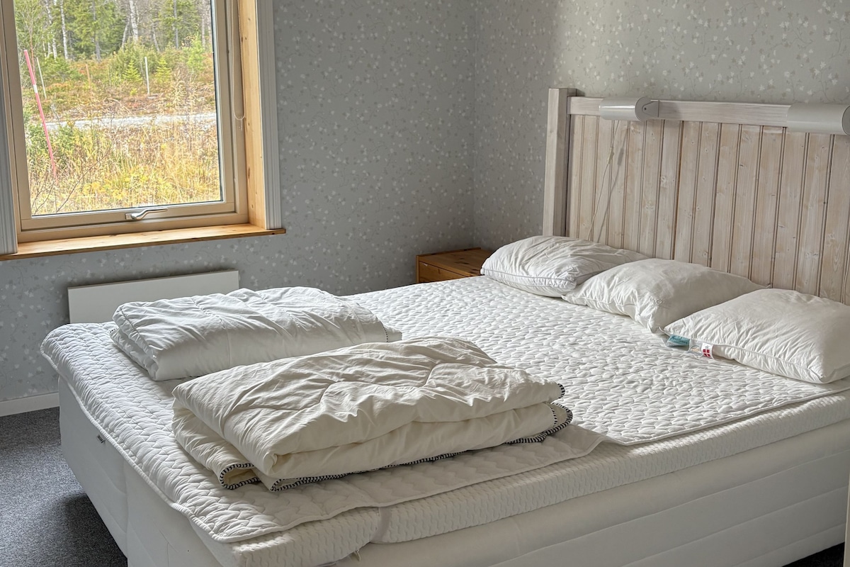 Classic Cabin, Mountain View | WiFi (free), bed sheets