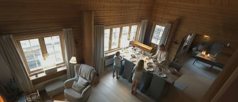 Comfort Cabin, Mountain View | Living area | TV