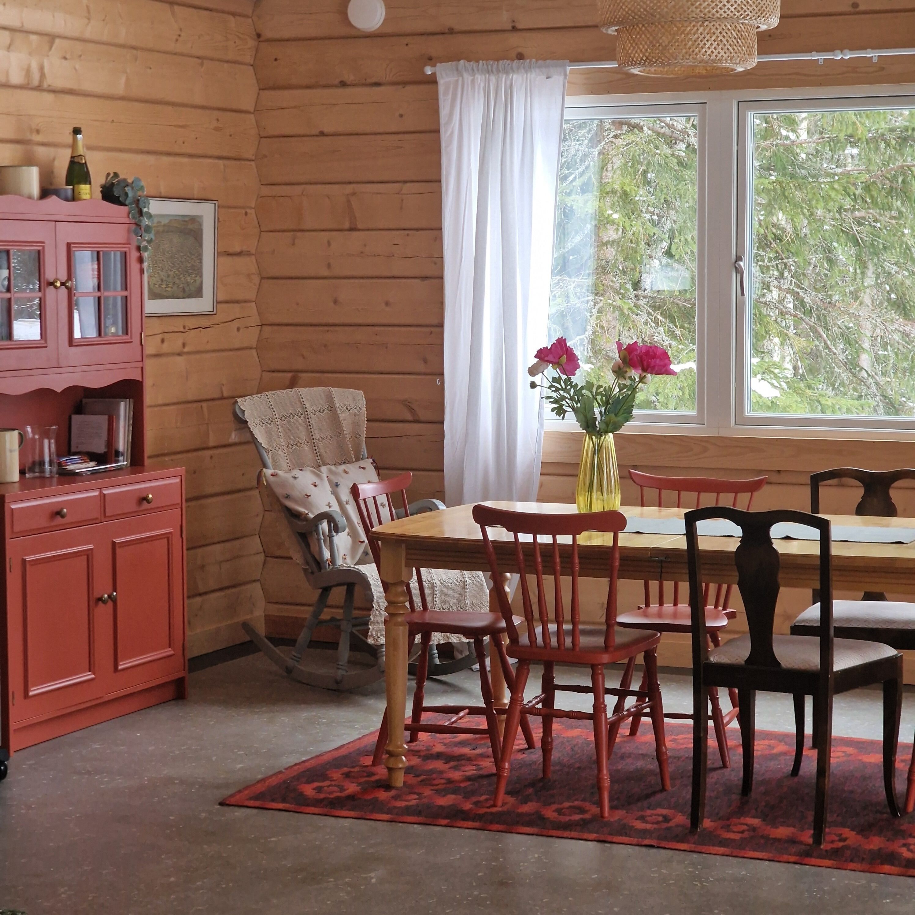 Cabin phong cách cổ điển, 2 phòng ngủ, quang cảnh núi | Khu vực ăn uống tại phòng