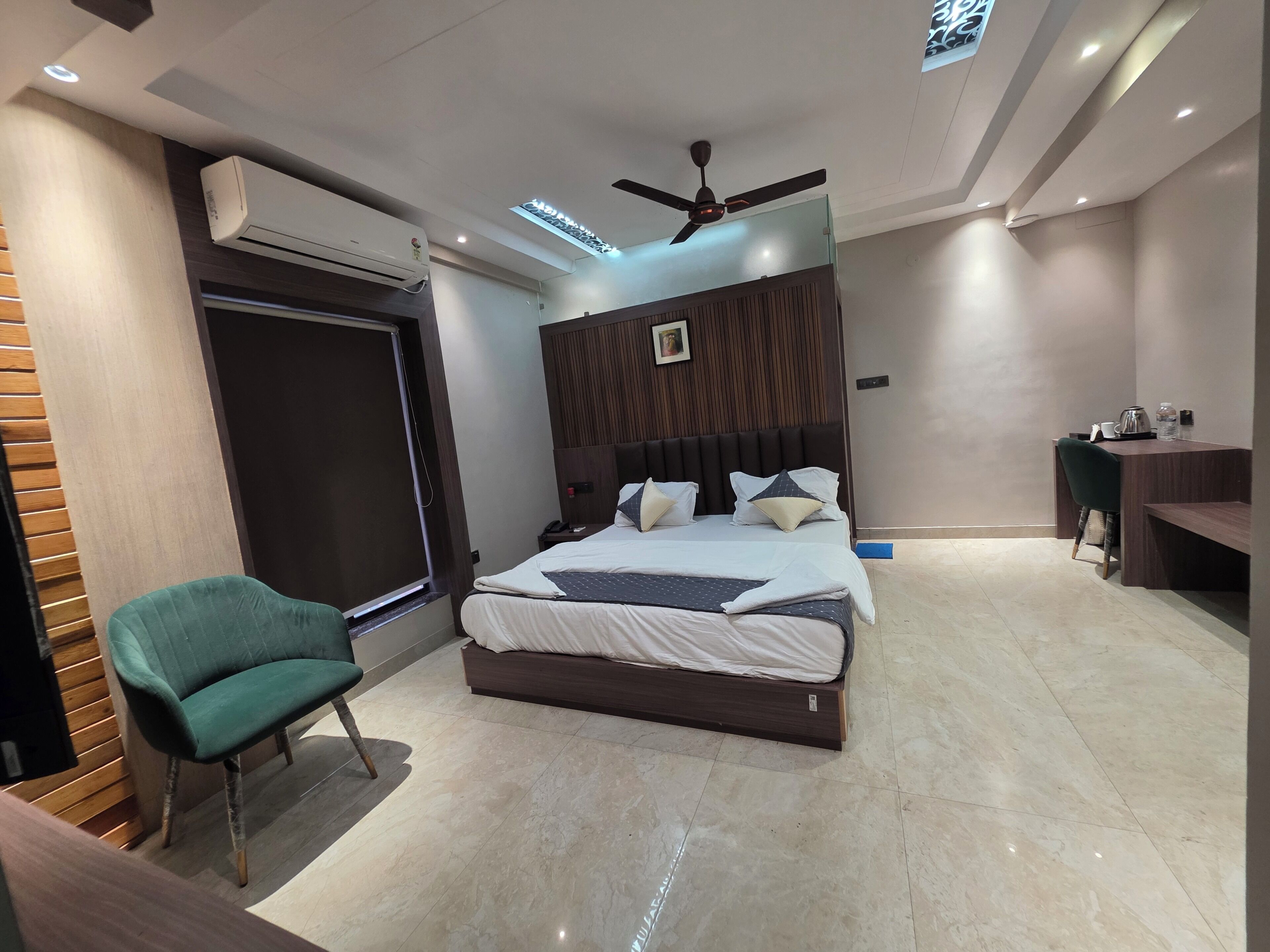 Quarto luxo, 1 quarto | Wi-Fi de cortesia, roupa de cama