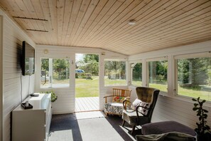 TV - Blue home with room for fun and comfort (Storvorde)