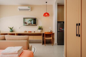Estudio Deluxe, balcón, vistas a la ciudad | Interior
