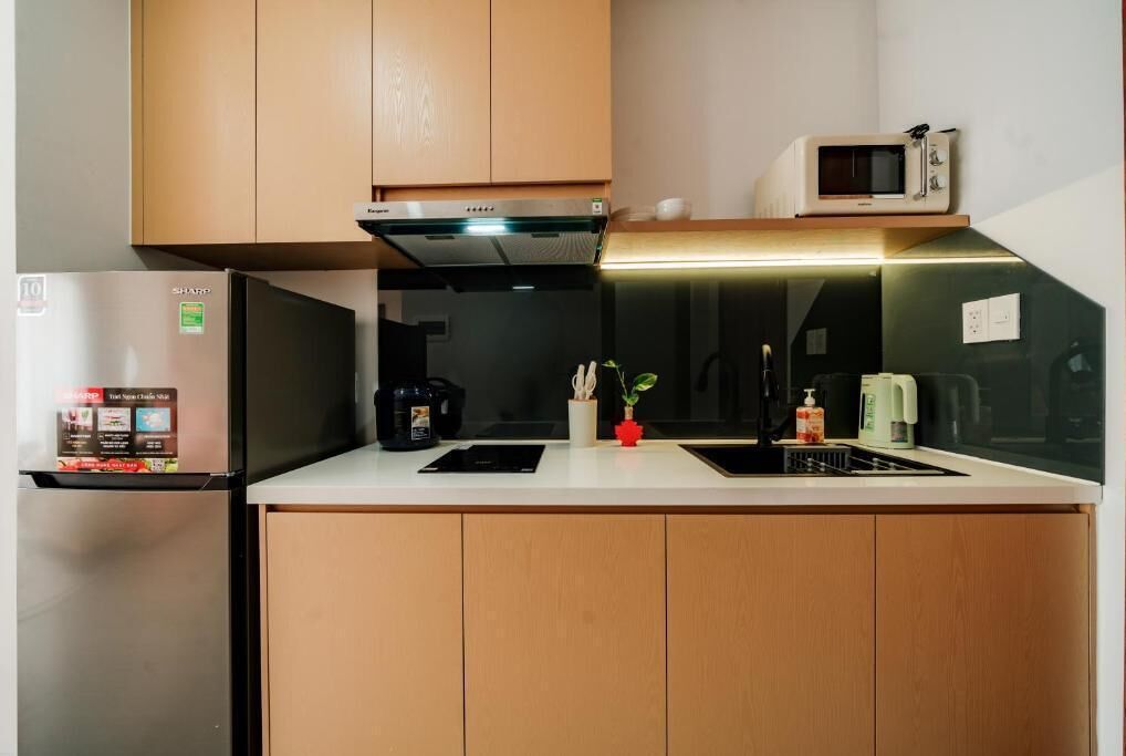 Deluxe-studio, parveke, kaupunkinäköala | Yksityinen keittiö | Jääkaappi, mikroaaltouuni, liesi, keittoastiat/astiat/ruokailuvälineet