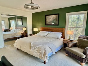 4 bedrooms, desk, free WiFi, bed sheets - Zen at Marker 10~ Lakefront Home with Hot Tub! (Pittsville)