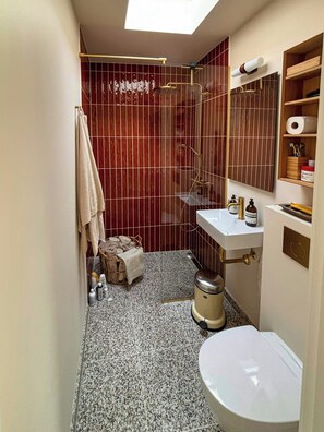 Shower - Authentic 1970s house with garden in Smidstrup (Gilleleje)