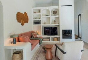 TV - Ibiza-style villa in Jávea near beach with pool (Jávea)