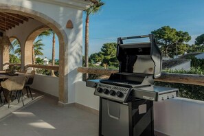 Outdoor dining - Ibiza-style villa in Jávea near beach with pool (Jávea)