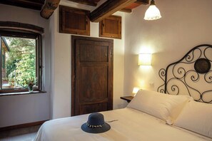 Desk, free WiFi - Flat with pool in the Tuscan Maremma (Massa Marittima)