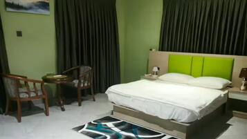 Iron/ironing board, WiFi, bed sheets