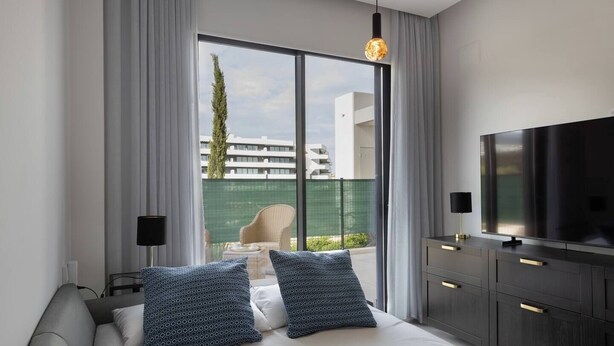3 bedrooms, iron/ironing board, travel crib, WiFi (free) - Exclusive Garden Suite in Higueron (Fuengirola)