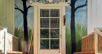 Artist's apartment by Helge River in Skåne