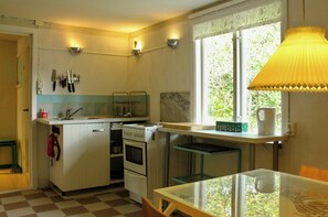 Microwave, oven, coffee/tea maker