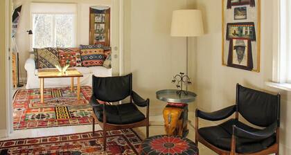 Artist's apartment by Helge River in Skåne