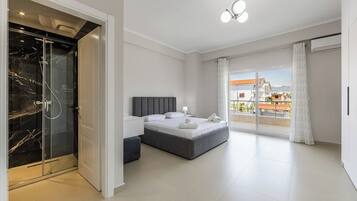 Tabla de planchar con plancha, wifi, ropa de cama