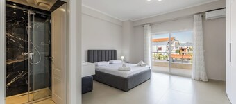 Charming Townhouse | Shkodër Central Stay by PikHost
