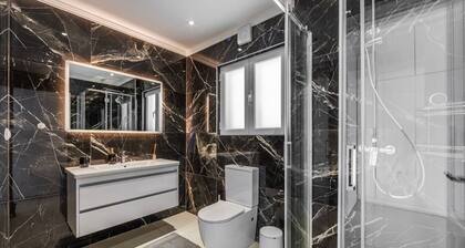 Charming Townhouse | Shkodër Central Stay by PikHost