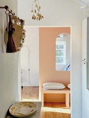 Desk, free WiFi - Artist's home with ocean view on Tjörn (Fagerfjäll)