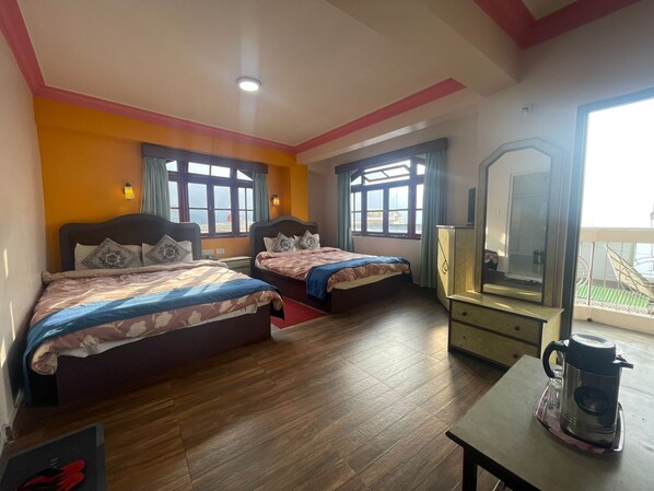 Deluxe Quadruple Room | Desk, free WiFi - Darjeeling palace (Darjeeling)