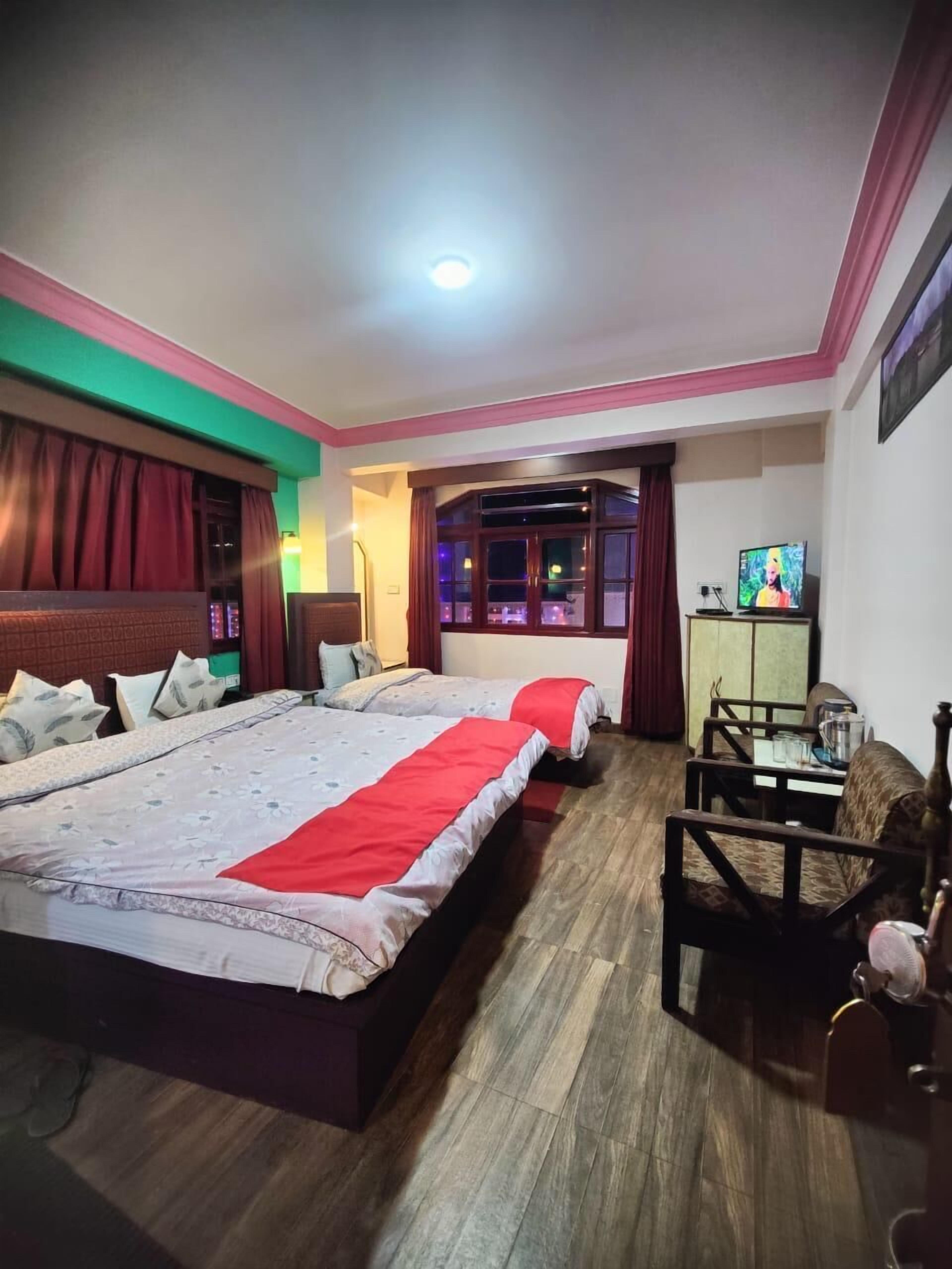 Deluxe Triple Room | Desk, free WiFi